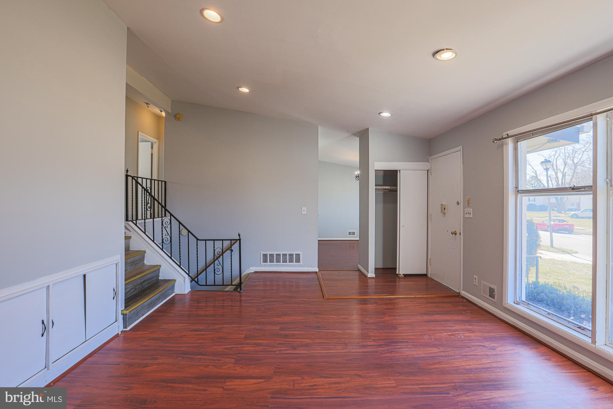 6705 Maurleen Road Baltimore, MD 21209 - Photo 3 of 18 living room