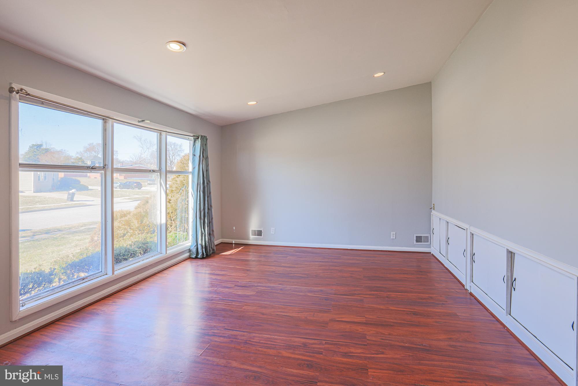 6705 Maurleen Road Baltimore, MD 21209 - Photo 5 of 18 living room
