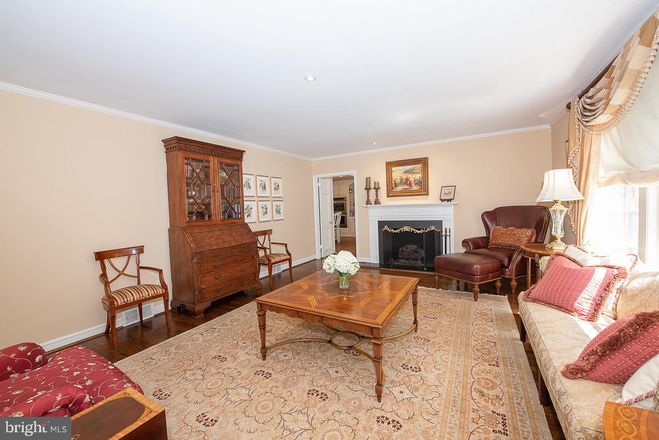 714 Woodcrest Road Wayne, PA 19087 - Photo 14 of 44 Spacious Living Room with gas fireplace