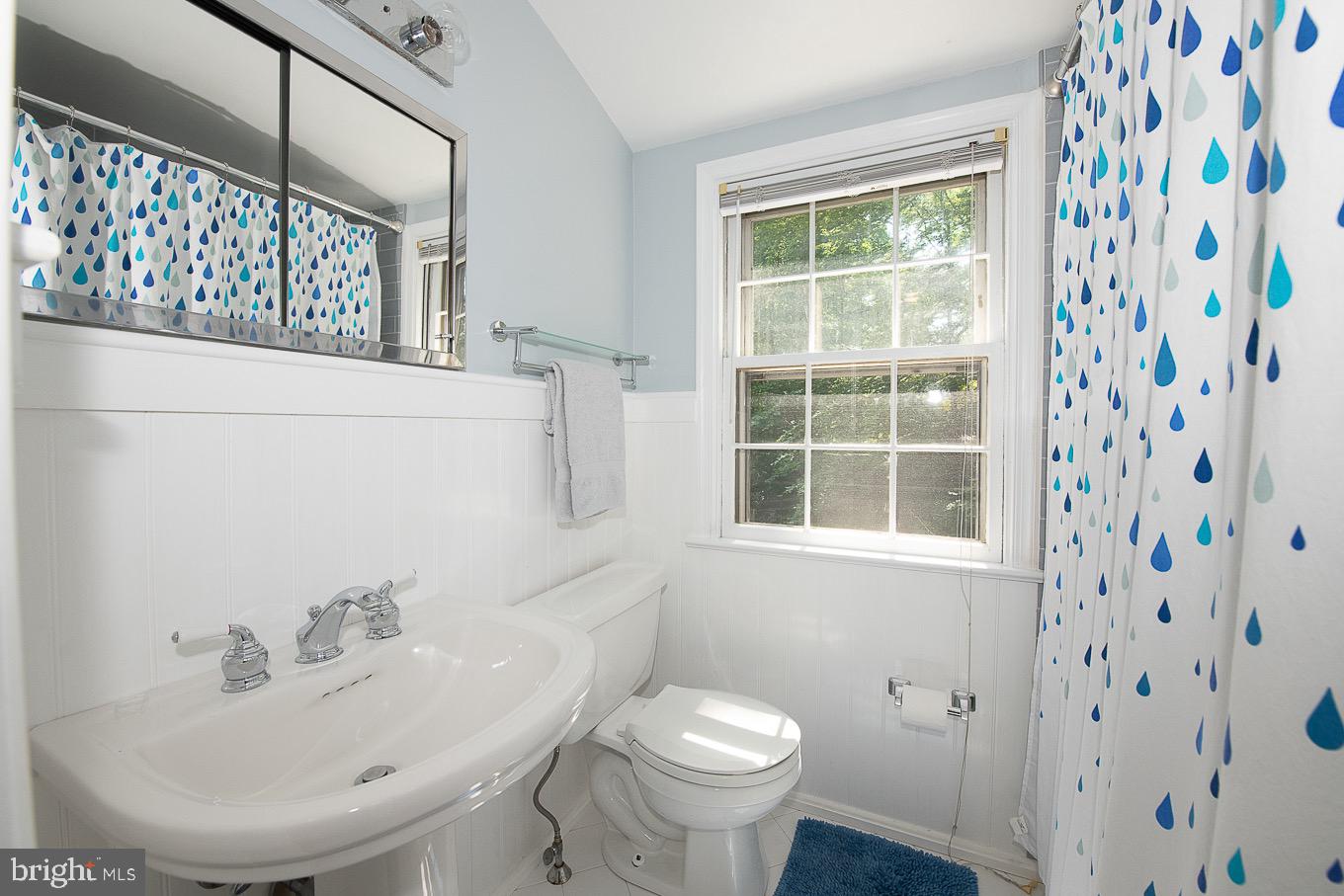 714 Woodcrest Road Wayne, PA 19087 - Photo 30 of 44 Jack and Jill Bathroom