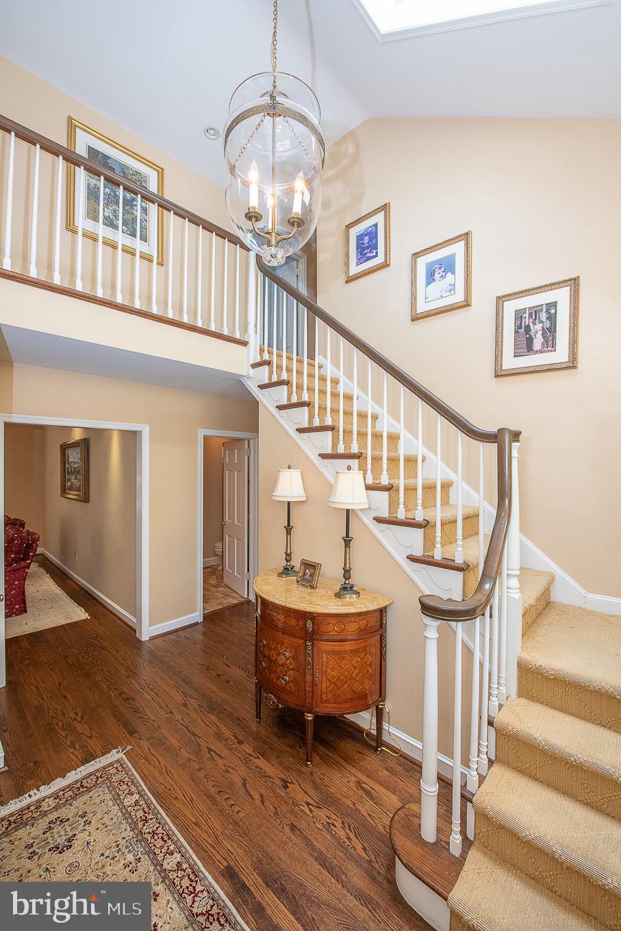 714 Woodcrest Road Wayne, PA 19087 - Photo 4 of 44 Light-filled Foyer