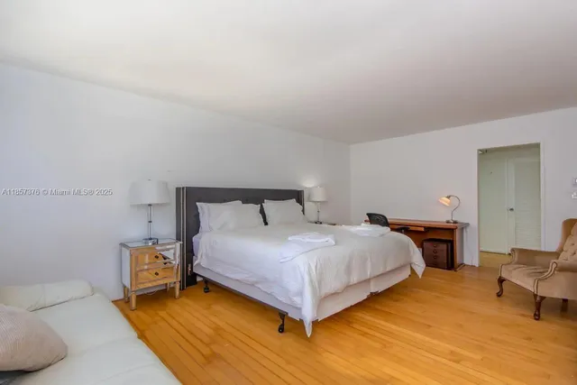 $5,800 | 5161 Collins Avenue, Unit 1104, Miami Beach, FL 33140