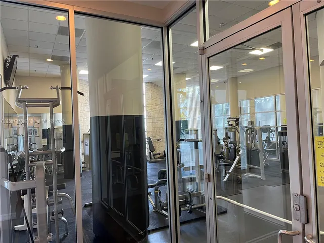 $5,800 | 5161 Collins Avenue, Unit 1104, Miami Beach, FL 33140