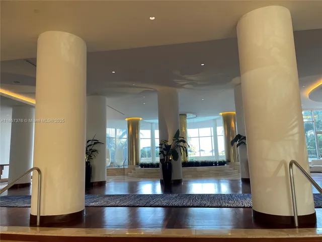 $5,800 | 5161 Collins Avenue, Unit 1104, Miami Beach, FL 33140