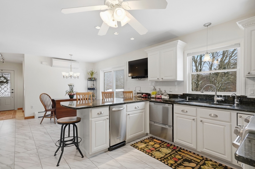 459 North Street Georgetown, MA 01833 - Photo 6 of 42