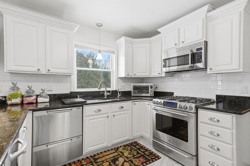 459 North Street Georgetown, MA 01833 - Photo 7 of 42