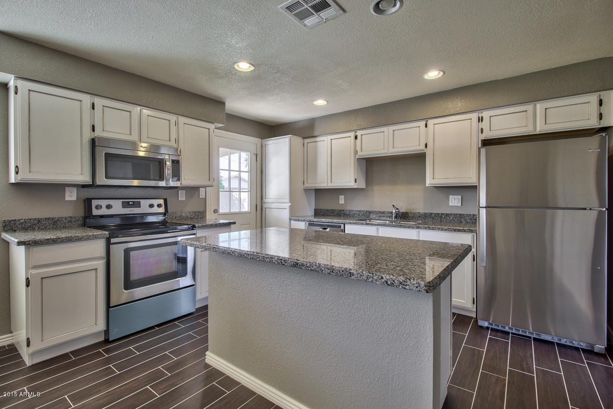 3109 West Calavar Road Phoenix, AZ 85053 - Photo 12 of 30 1--8