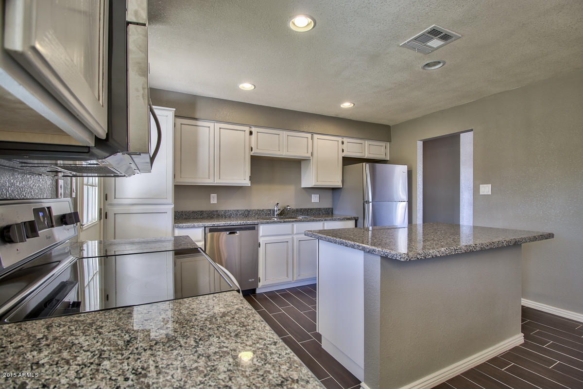 3109 West Calavar Road Phoenix, AZ 85053 - Photo 13 of 30 1--9