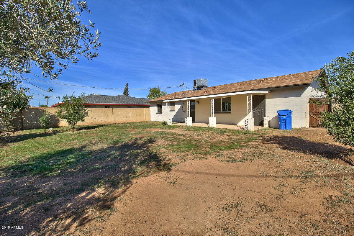 3109 West Calavar Road Phoenix, AZ 85053 - Photo 4 of 30 1--28