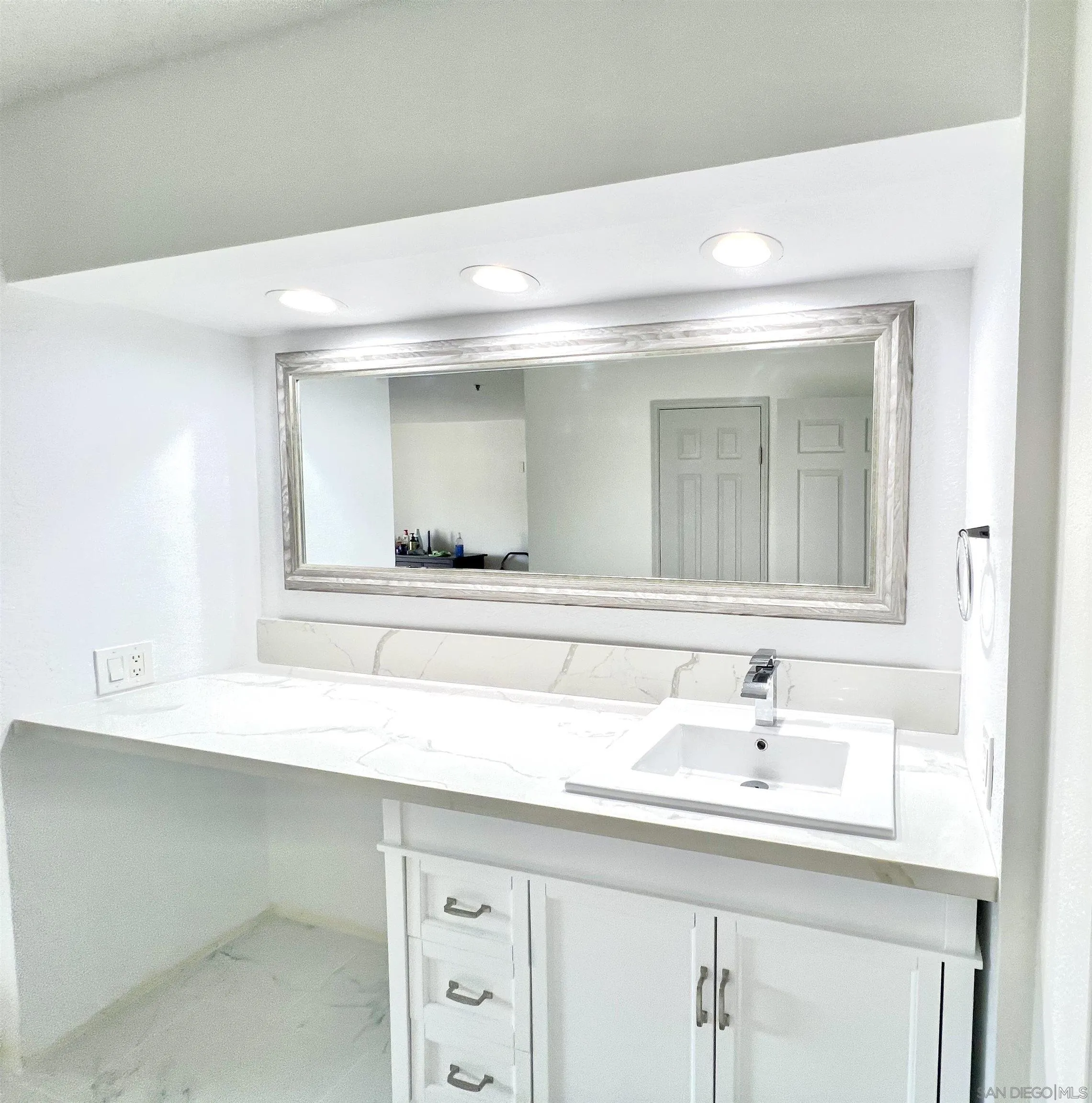 5605 Friars Road, Unit 304 San Diego, CA 92110 - Photo 13 of 37 a bathroom with a sink and a mirror
