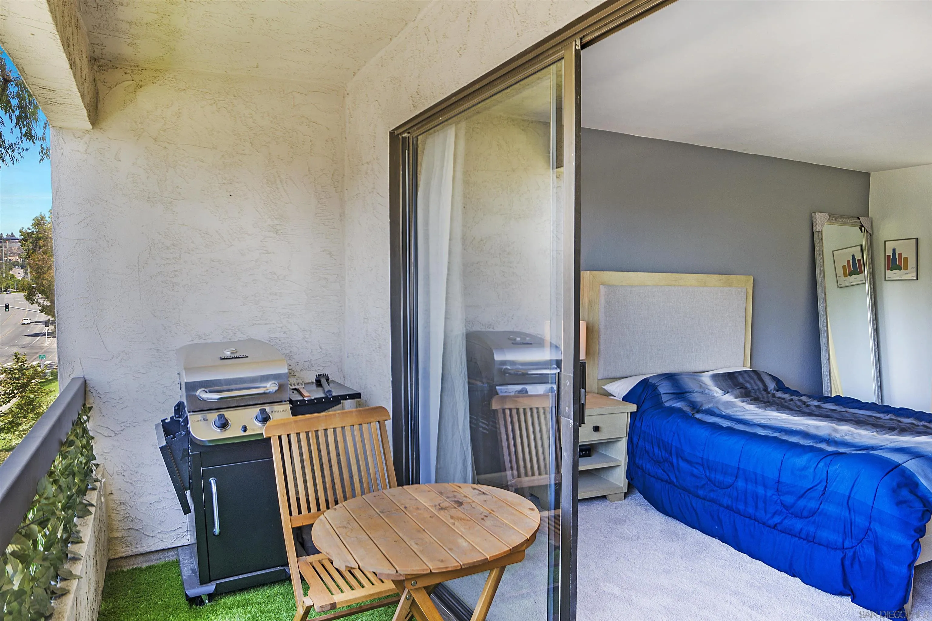 5605 Friars Road, Unit 304 San Diego, CA 92110 - Photo 19 of 37 a living room with furniture