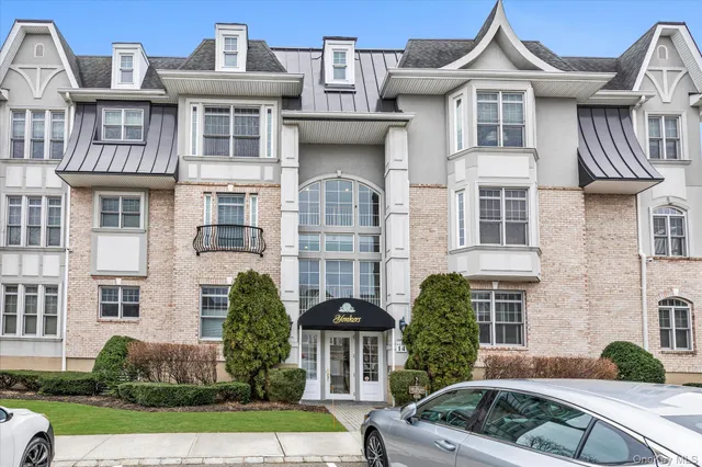 $875,000 | 568 Pacing Way, Unit 568, Westbury, NY 11590