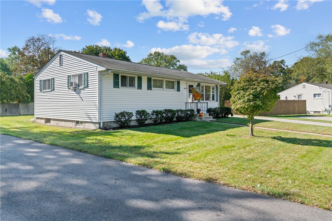58 Hoyt Street Warwick, RI 02886 - Photo 3 of 26
