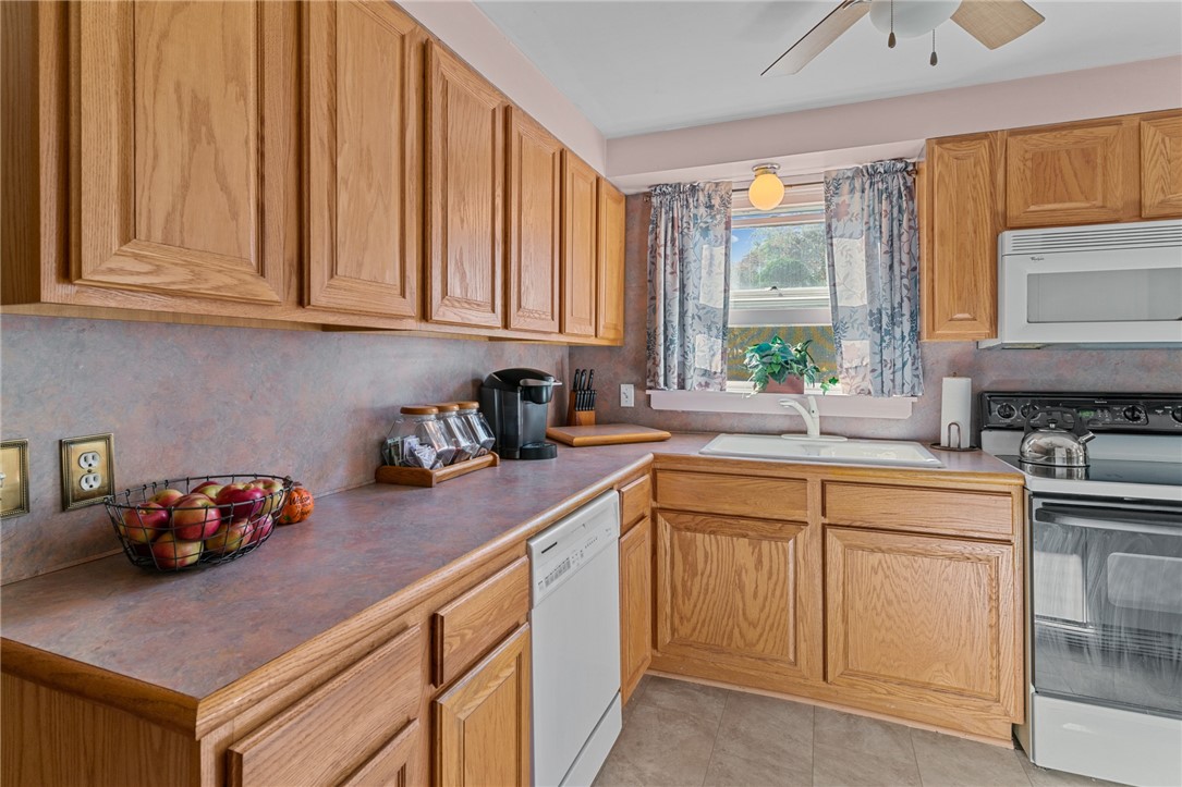 58 Hoyt Street Warwick, RI 02886 - Photo 7 of 26