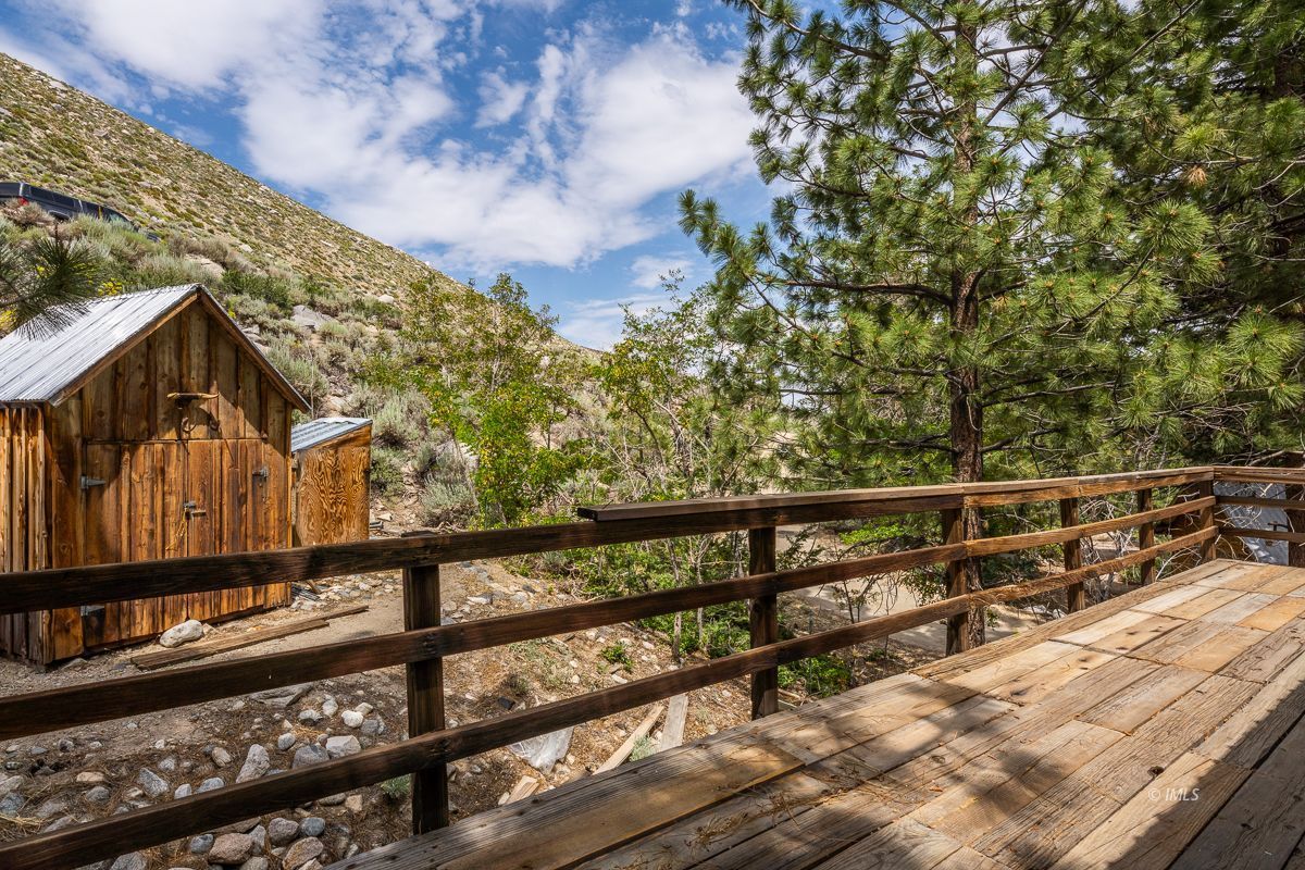 Glacier Lodge Road Big Pine, CA 93513 - Photo 22 of 33 Redwood Deck