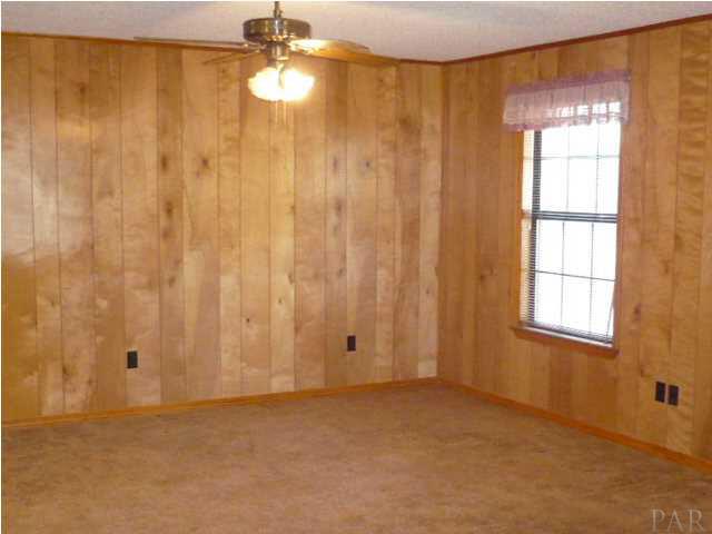 DINING AREA COMES OFF OF FAMILY ROOM