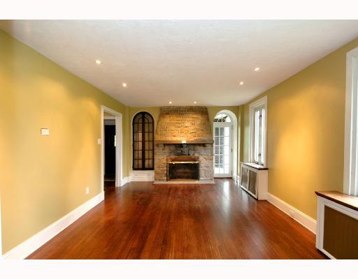 4163 Bakerstown Road Gibsonia, PA 15044 - Photo 4 of 8 Living Room.