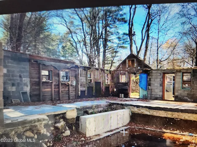 $85,000 | 115 Atateka Drive, Chestertown, NY 12817