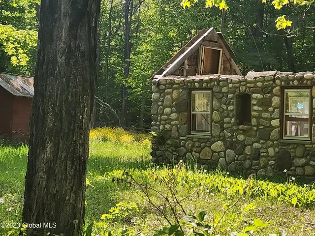 $85,000 | 115 Atateka Drive, Chestertown, NY 12817