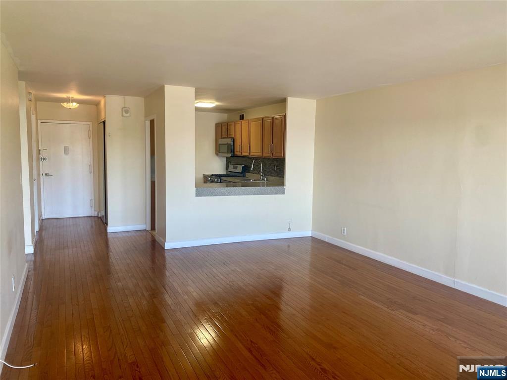 1203 River Road, Unit 14C Edgewater, NJ 07020 - Photo 8 of 25