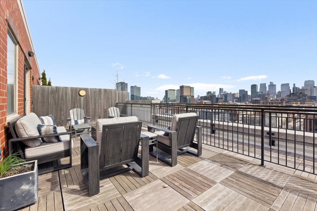 6 South Laflin Street, Unit 907 Chicago, IL 60607 - Photo 15 of 28