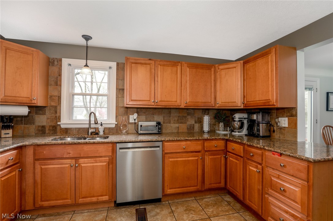 1304 Ford Road Lyndhurst, OH 44124 - Photo 3 of 29 UPDATED KITCHEN