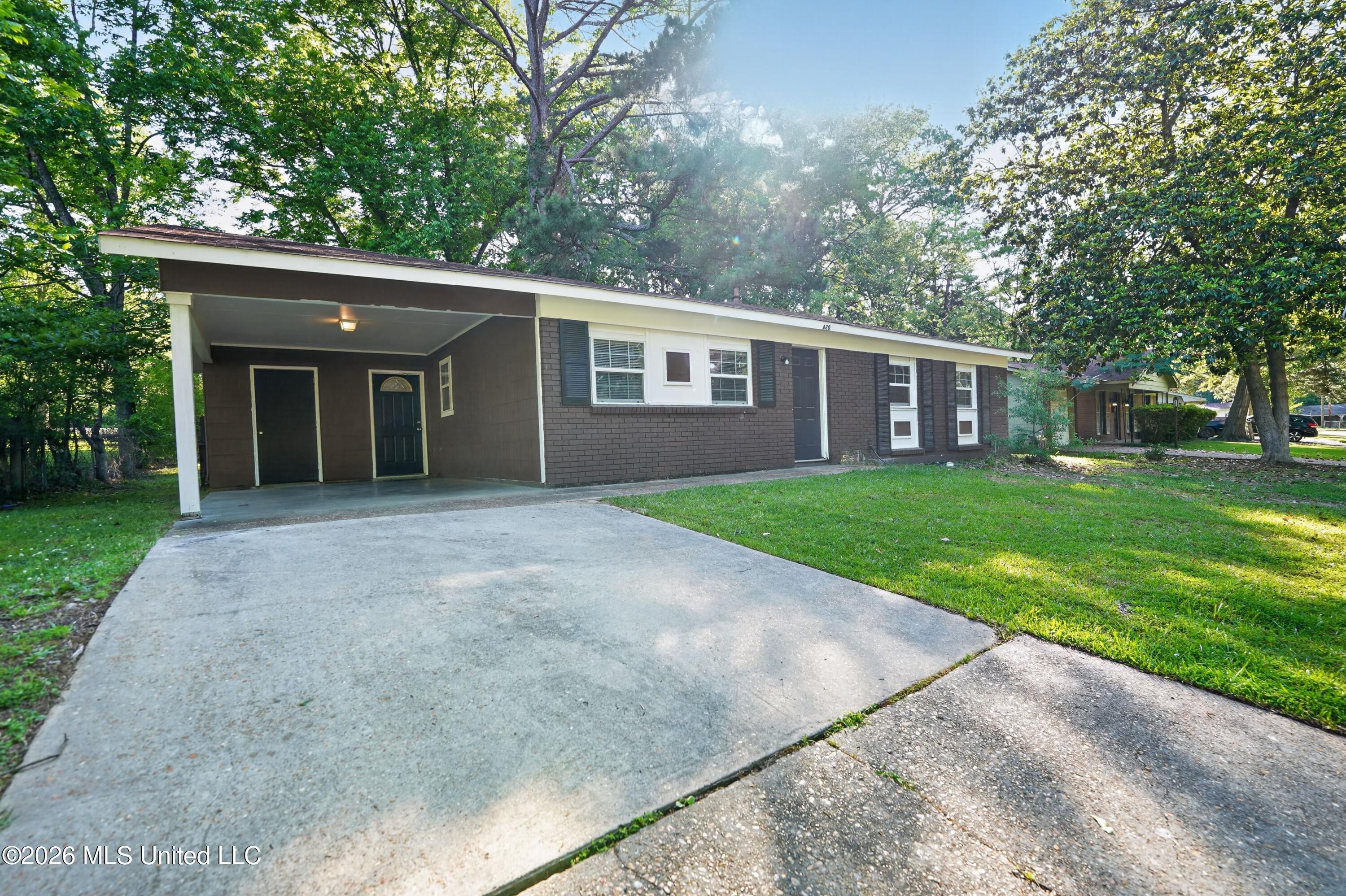 620 Queen Circle Jackson, MS 39209 - Photo 6 of 43 06_620_Queen_Cir-Exterior-49-1
