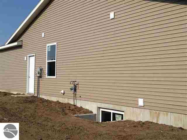 5114 Palmer Place Traverse City, MI 49685 - Photo 4 of 17 1745979-3.JPG