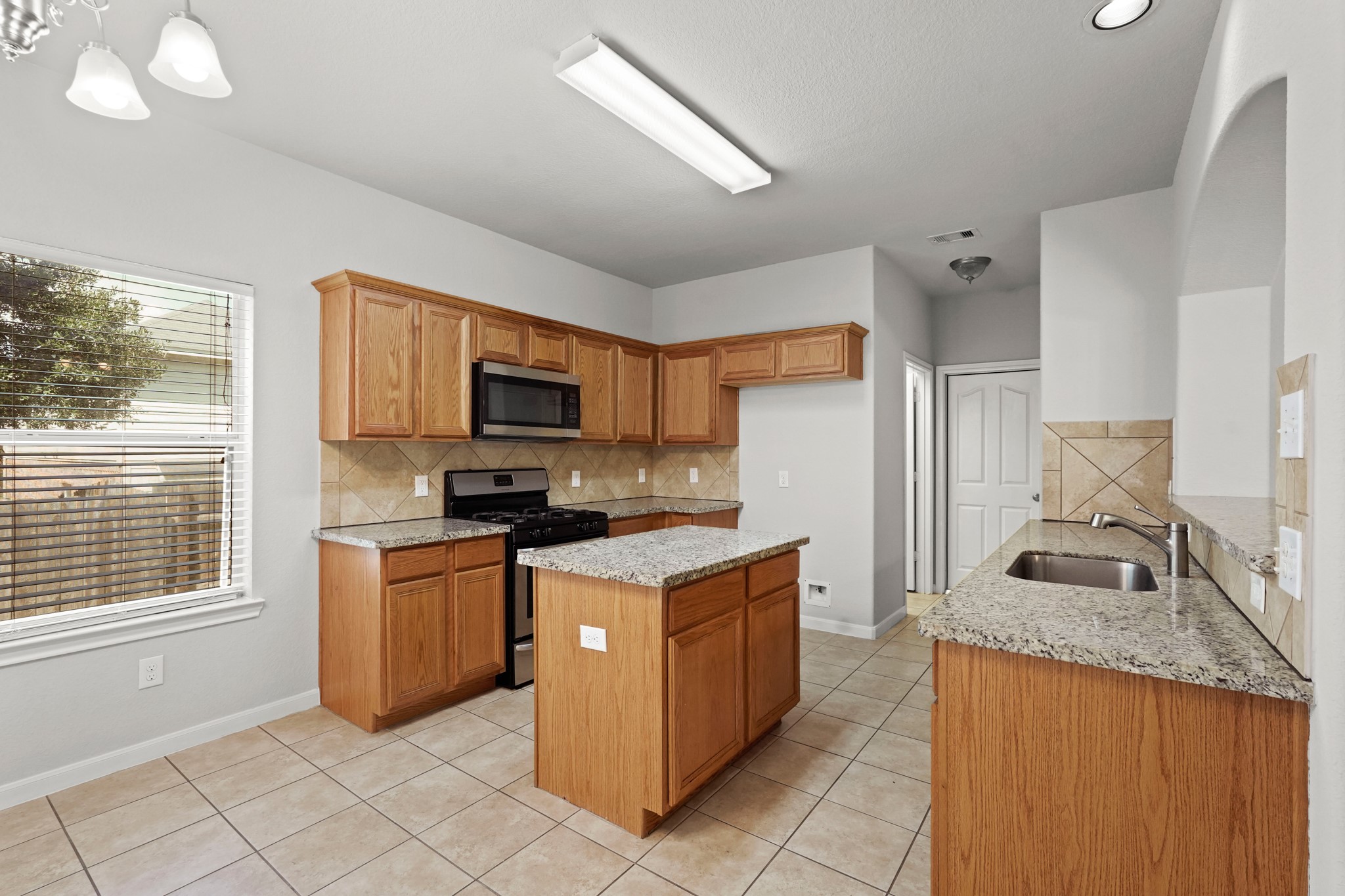 4909 Summer Ridge Drive Conroe, TX 77303 - Photo 20 of 22