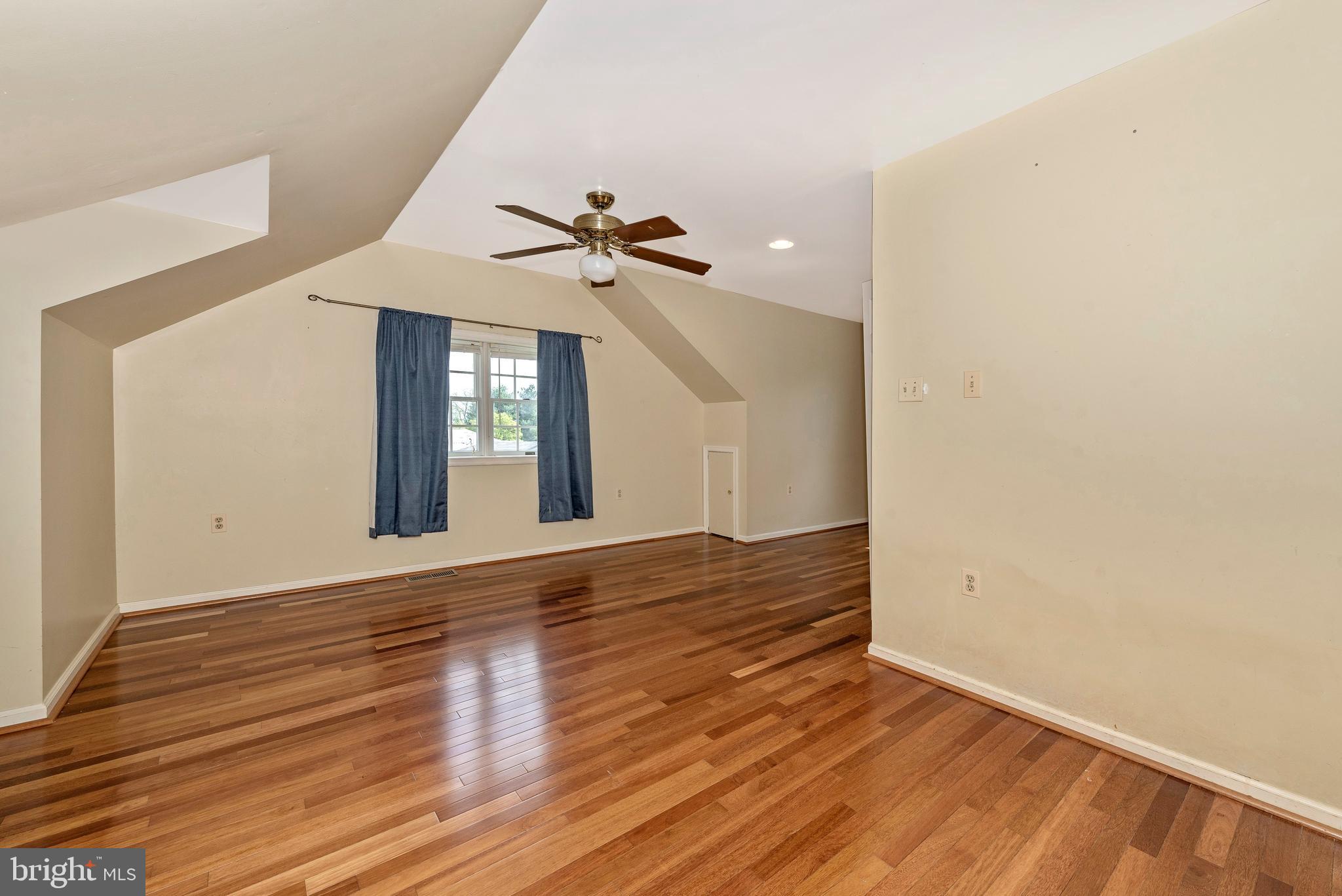 7832 Rocky Springs Road Frederick, MD 21702 - Photo 17 of 41 Spacious upper level master suite.