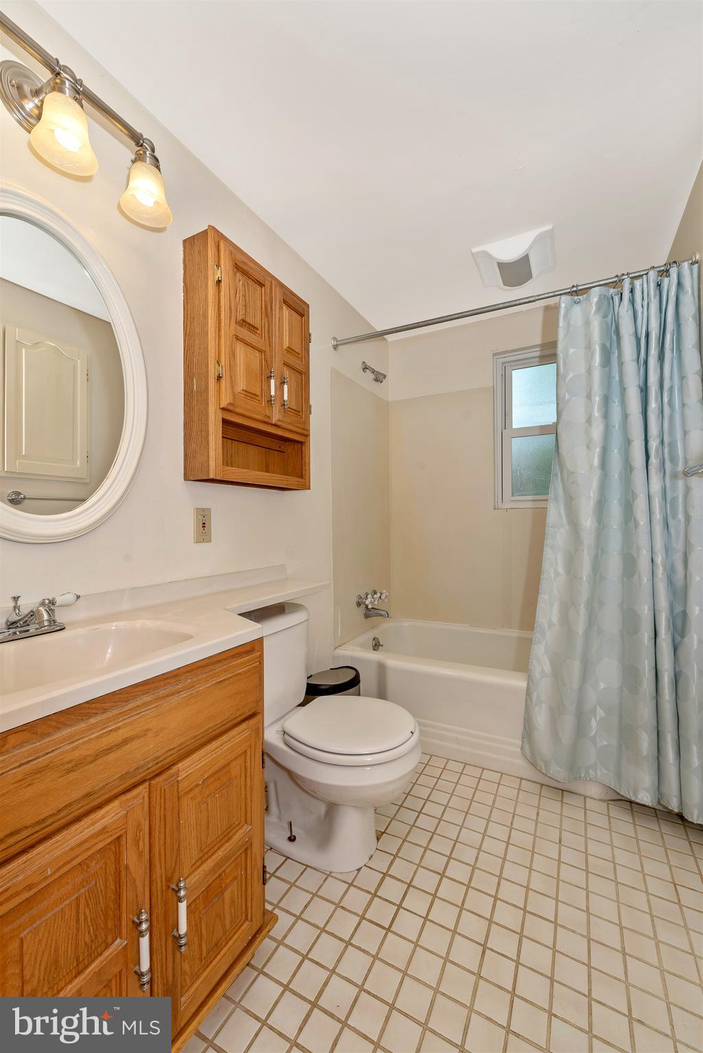 7832 Rocky Springs Road Frederick, MD 21702 - Photo 20 of 41 Main level full bathroom.