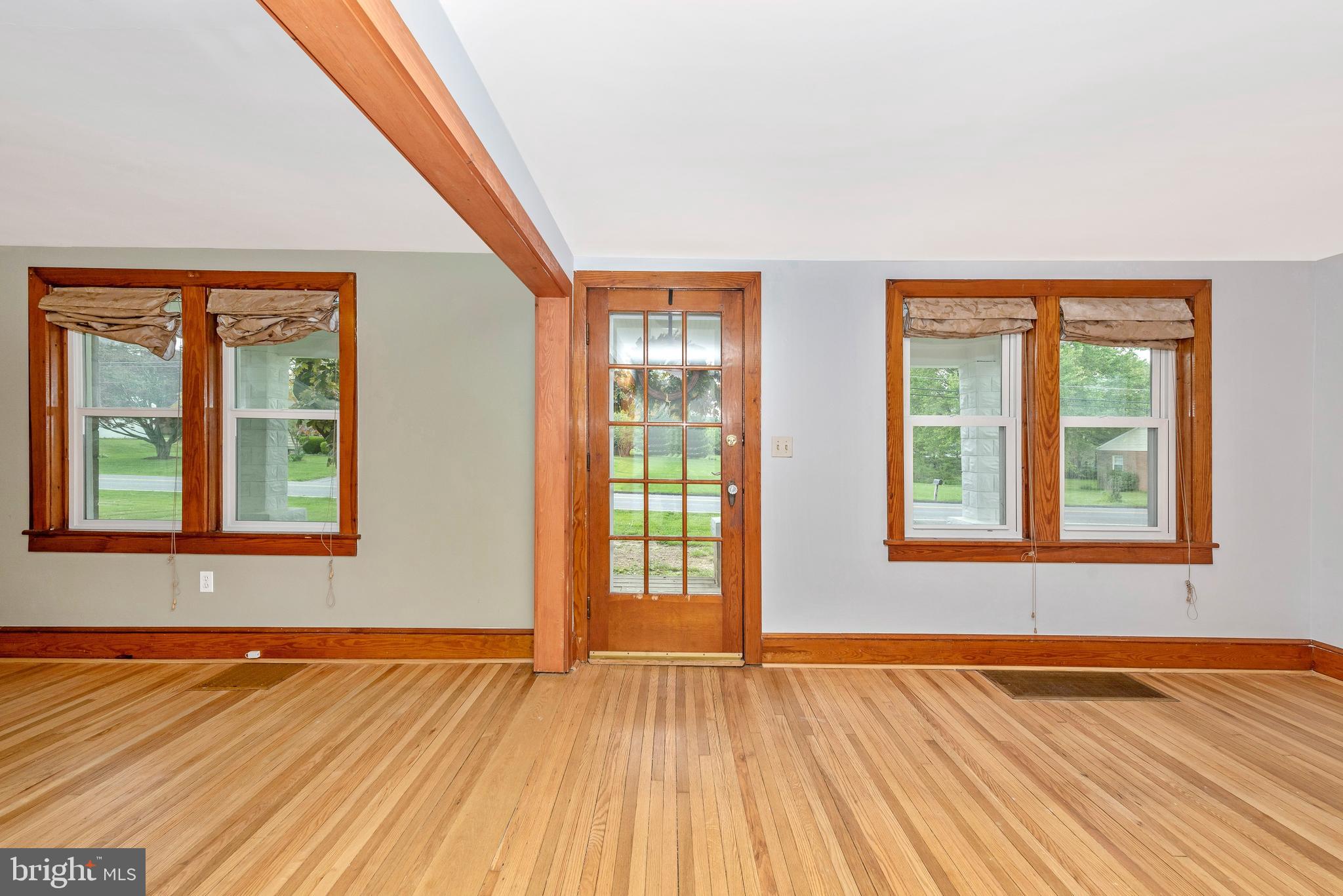 7832 Rocky Springs Road Frederick, MD 21702 - Photo 5 of 41 Front entrance into living and dining rooms.