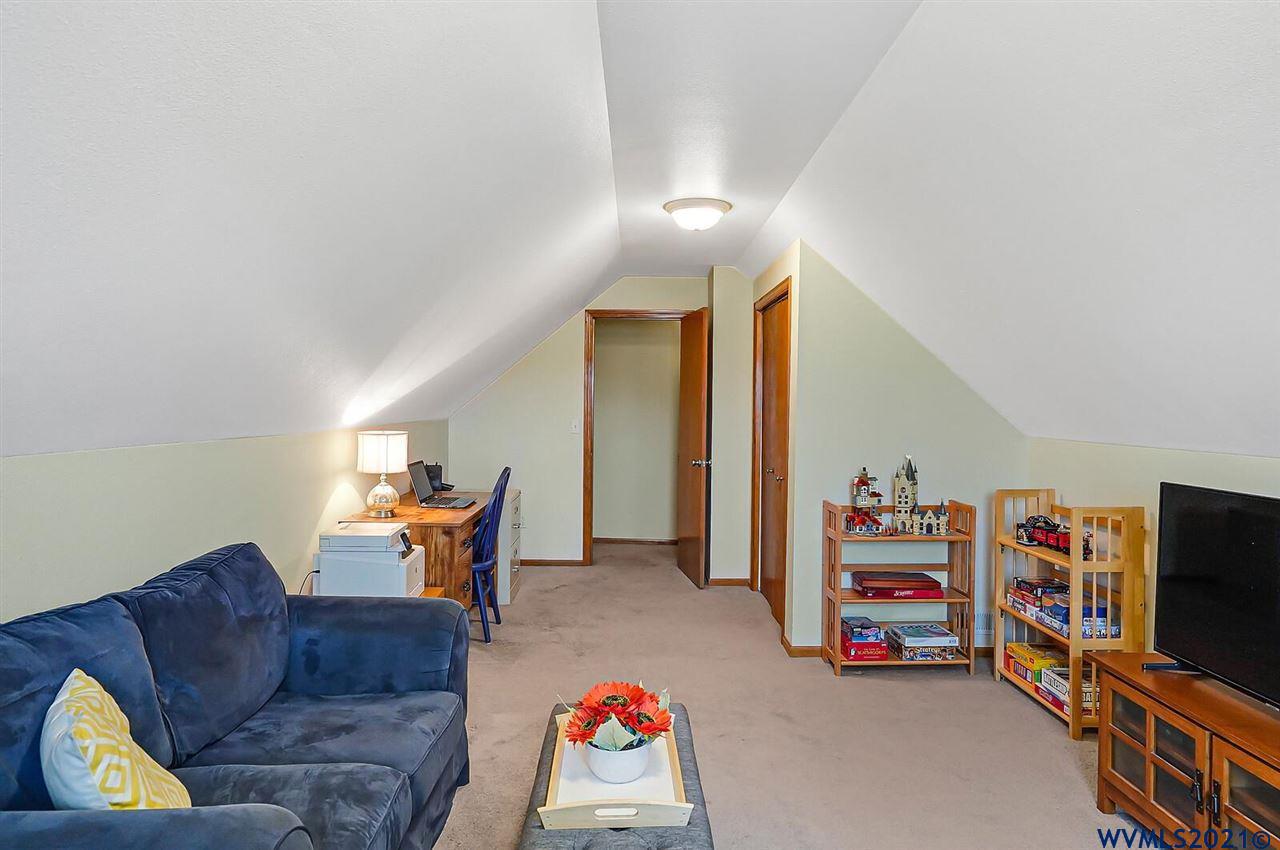 2077 Chase Loop Southwest Albany, OR 97321 - Photo 30 of 42
