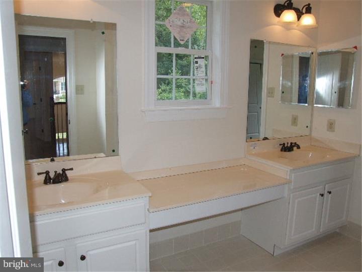 140 North Hillcrest Road Springfield, PA 19064 - Photo 9 of 13 Bathroom