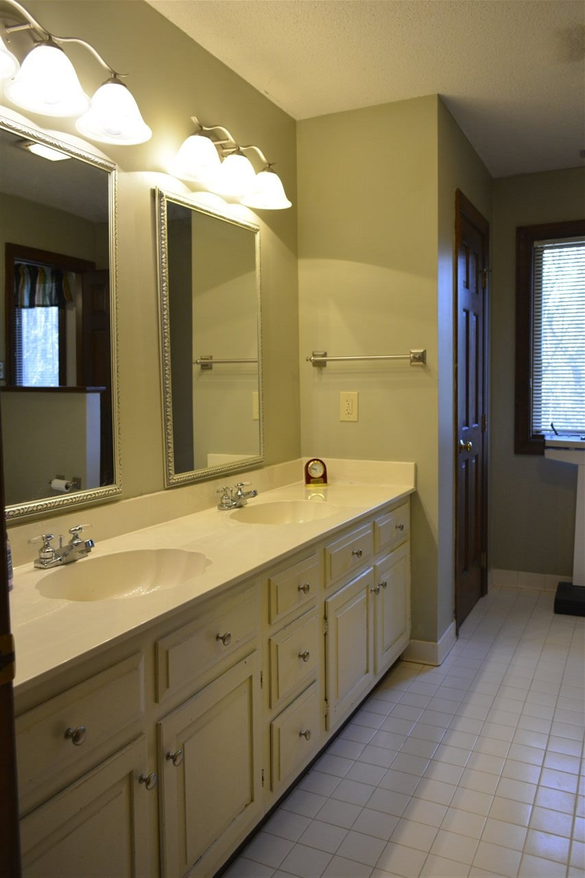6900 Valley Ridge Court Raleigh, NC 27615 - Photo 23 of 25 Bathroom