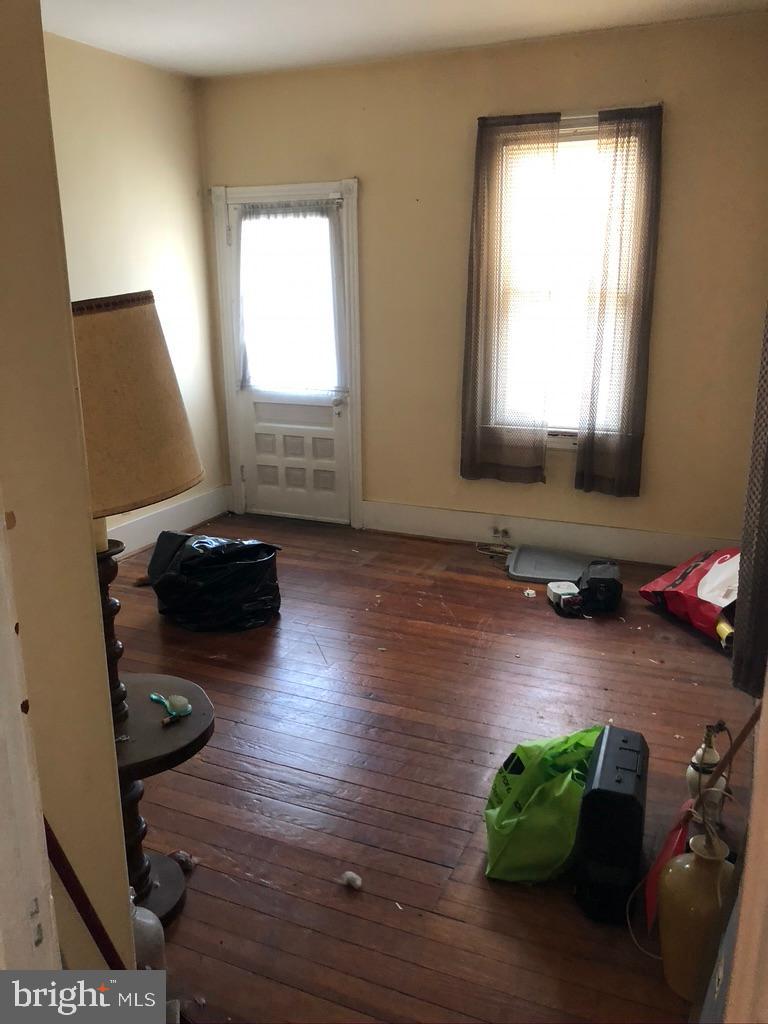 639 Bridgeboro Street Riverside, NJ 08075 - Photo 2 of 9