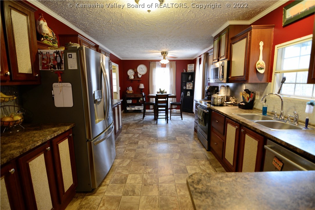 1805 Harmons Creek Road Poca, WV 25159 - Photo 6 of 30 Gallery Image 6