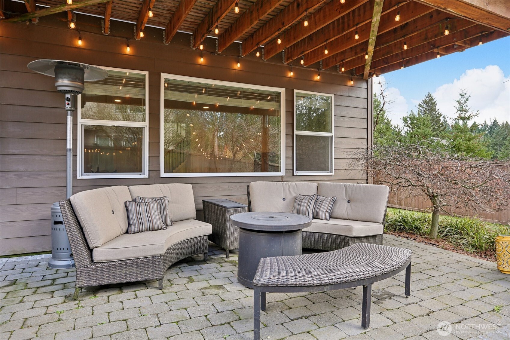 14025 163rd Place Southeast Renton, WA 98059 - Photo 26 of 33 a balcony with couch and chairs