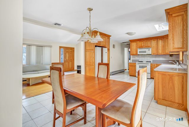 35 Rustown Drive Stratford, CT 06614 - Photo 12 of 33