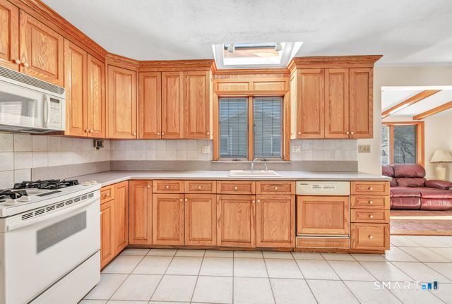 35 Rustown Drive Stratford, CT 06614 - Photo 15 of 33