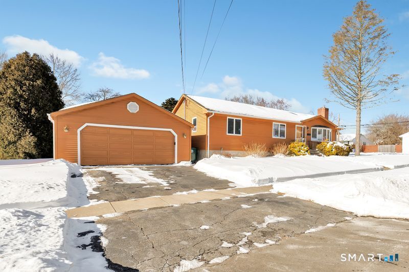 35 Rustown Drive Stratford, CT 06614 - Photo 2 of 33