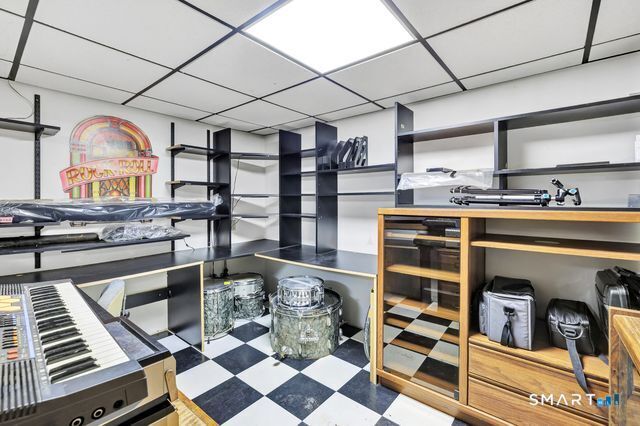 35 Rustown Drive Stratford, CT 06614 - Photo 30 of 33