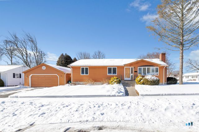 35 Rustown Drive Stratford, CT 06614 - Photo 3 of 33