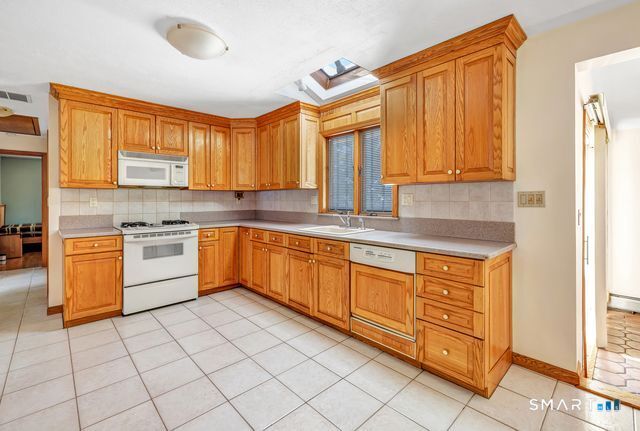 35 Rustown Drive Stratford, CT 06614 - Photo 10 of 33