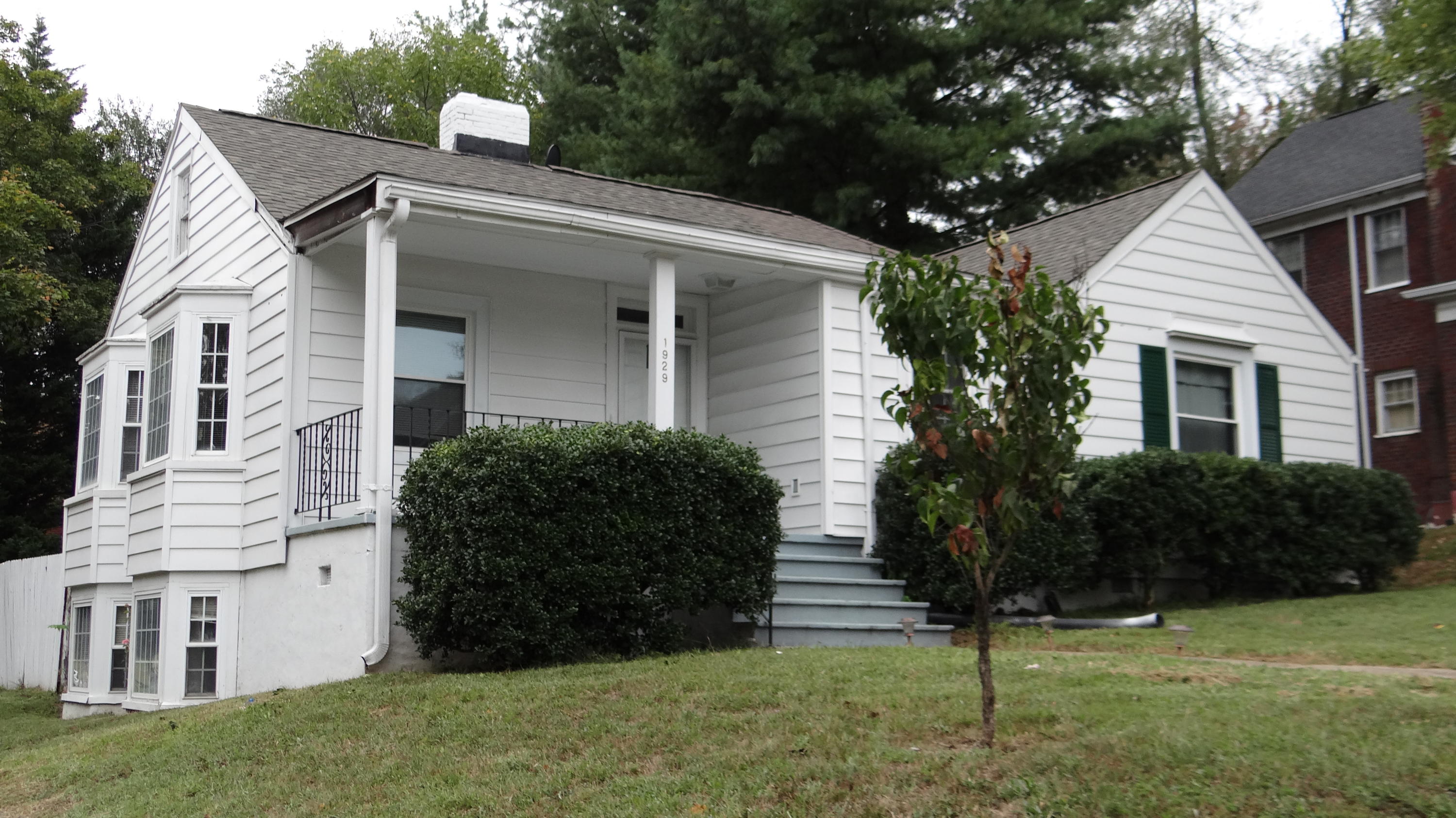 1929 Canterbury Road Southwest Roanoke, VA 24015 - Photo 1 of 25 1929 Canterbury