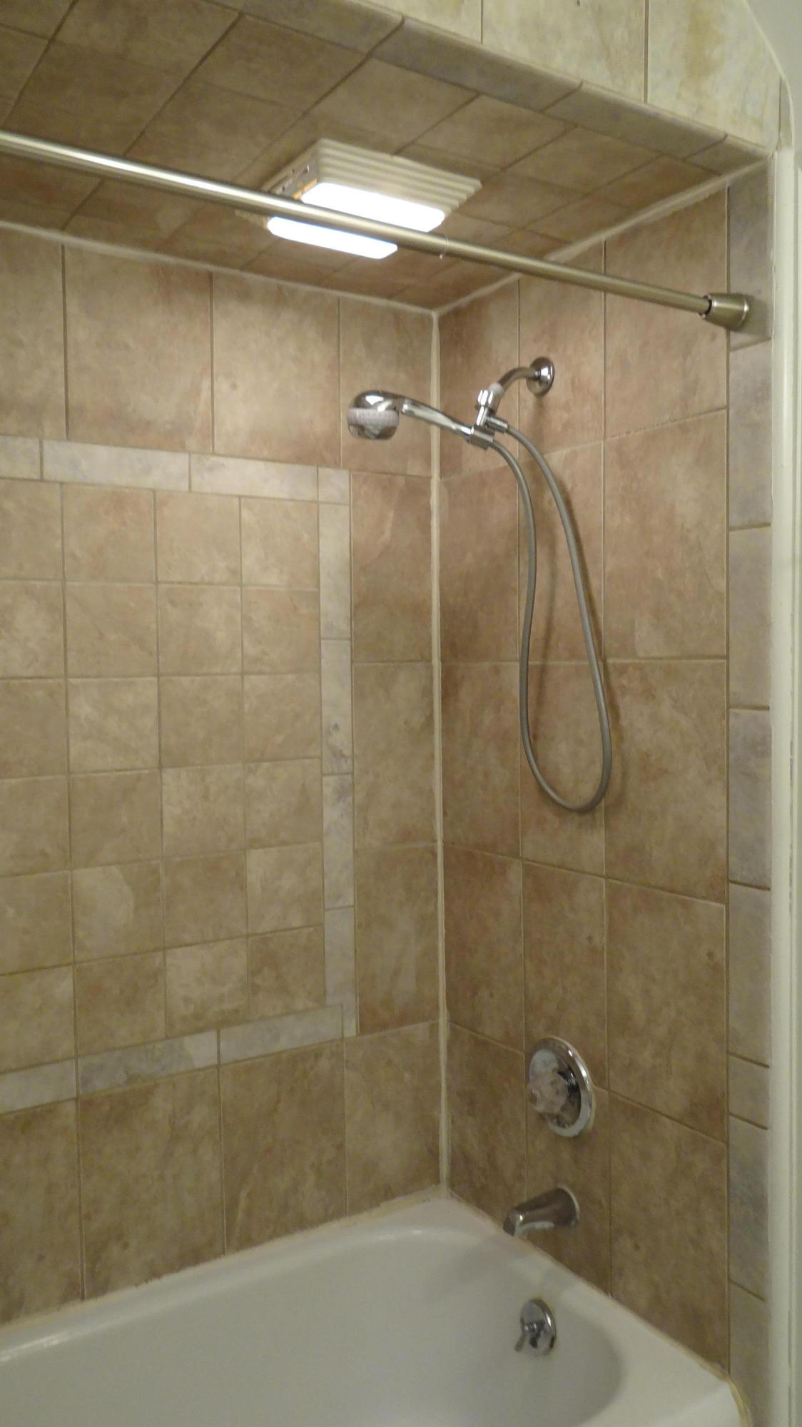 1929 Canterbury Road Southwest Roanoke, VA 24015 - Photo 12 of 25 Hall Bath
