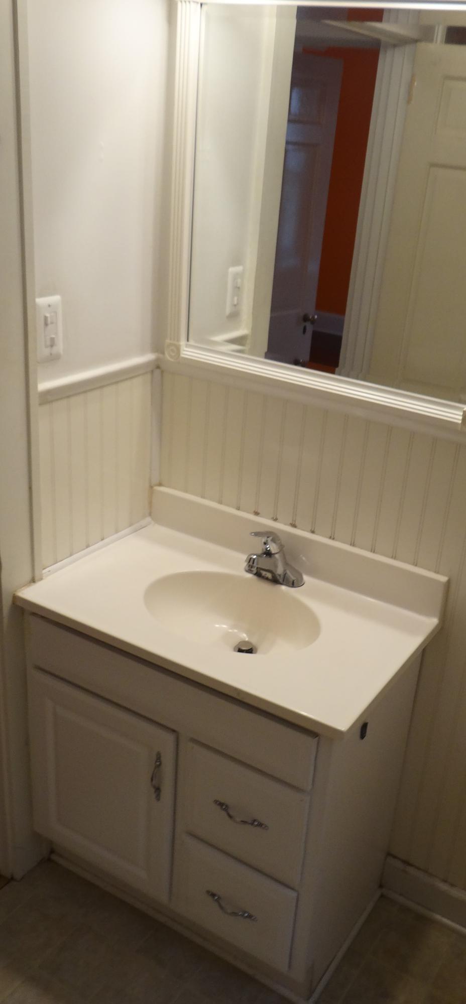 1929 Canterbury Road Southwest Roanoke, VA 24015 - Photo 13 of 25 Hall Bath