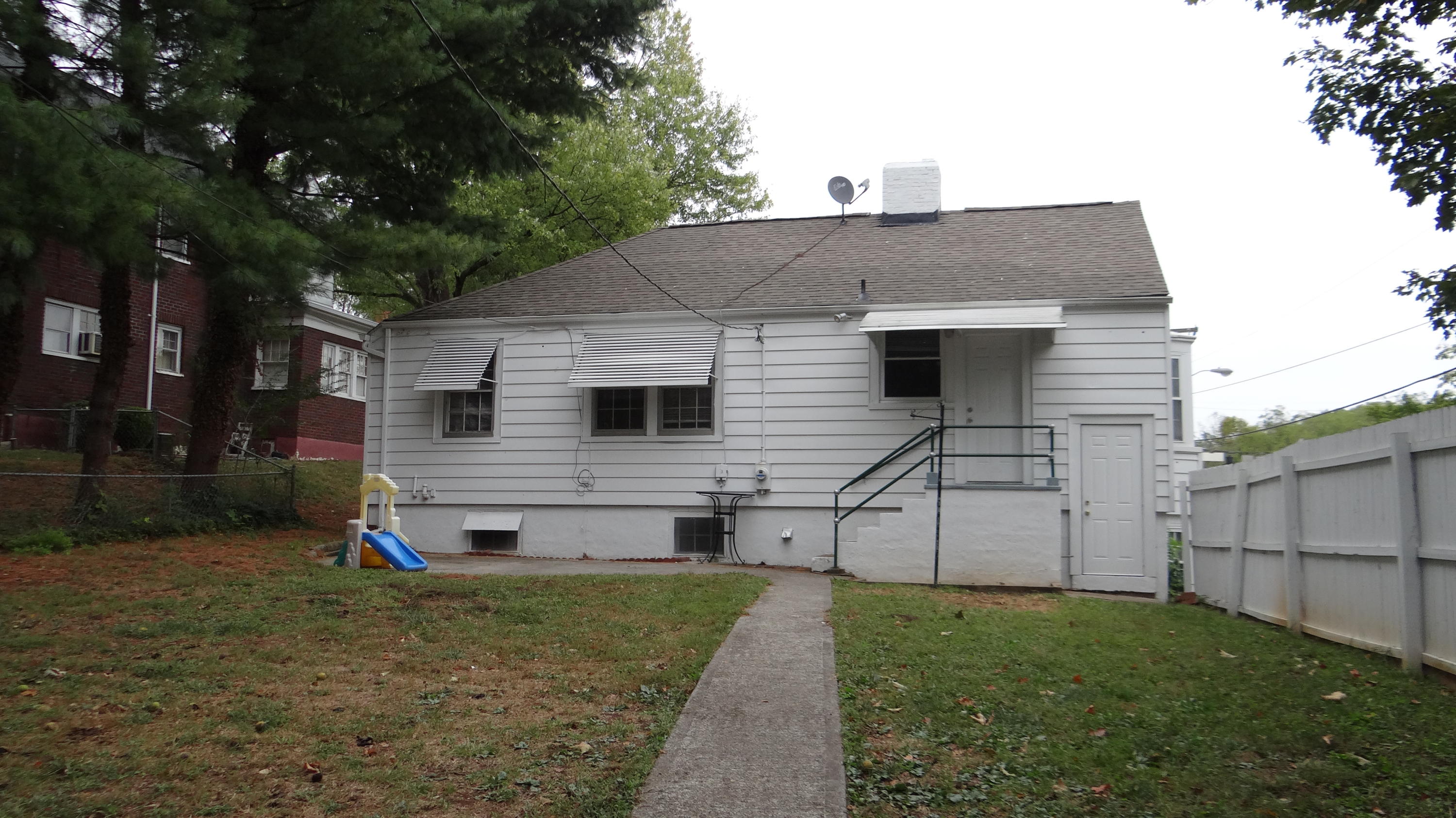 1929 Canterbury Road Southwest Roanoke, VA 24015 - Photo 23 of 25 14