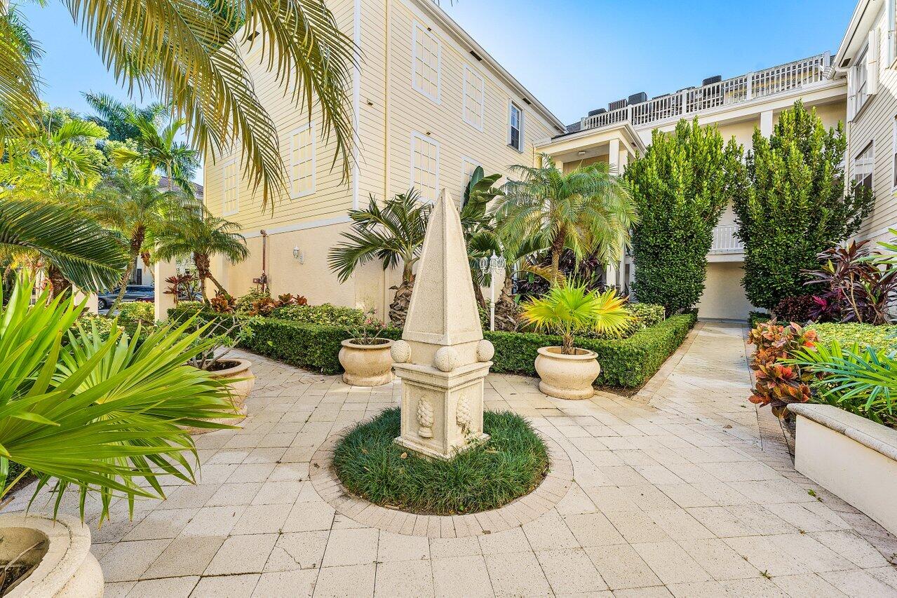 276 Murcia Drive, Unit 301 Jupiter, FL 33458 - Photo 38 of 52 a view of a garden with plants