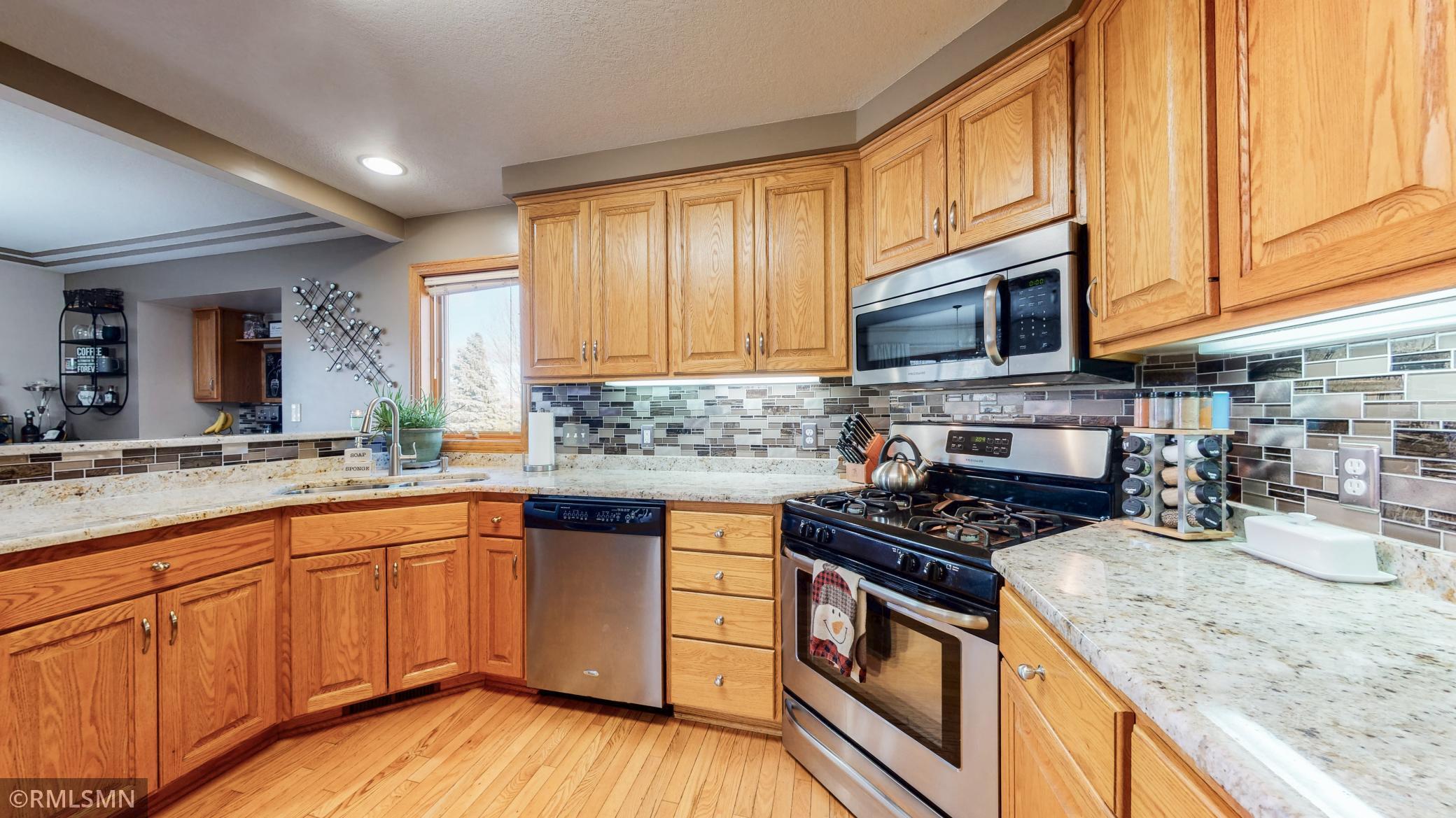3635 Ironwood Court Southwest Rochester, MN 55902 - Photo 9 of 37 Gallery Image 9